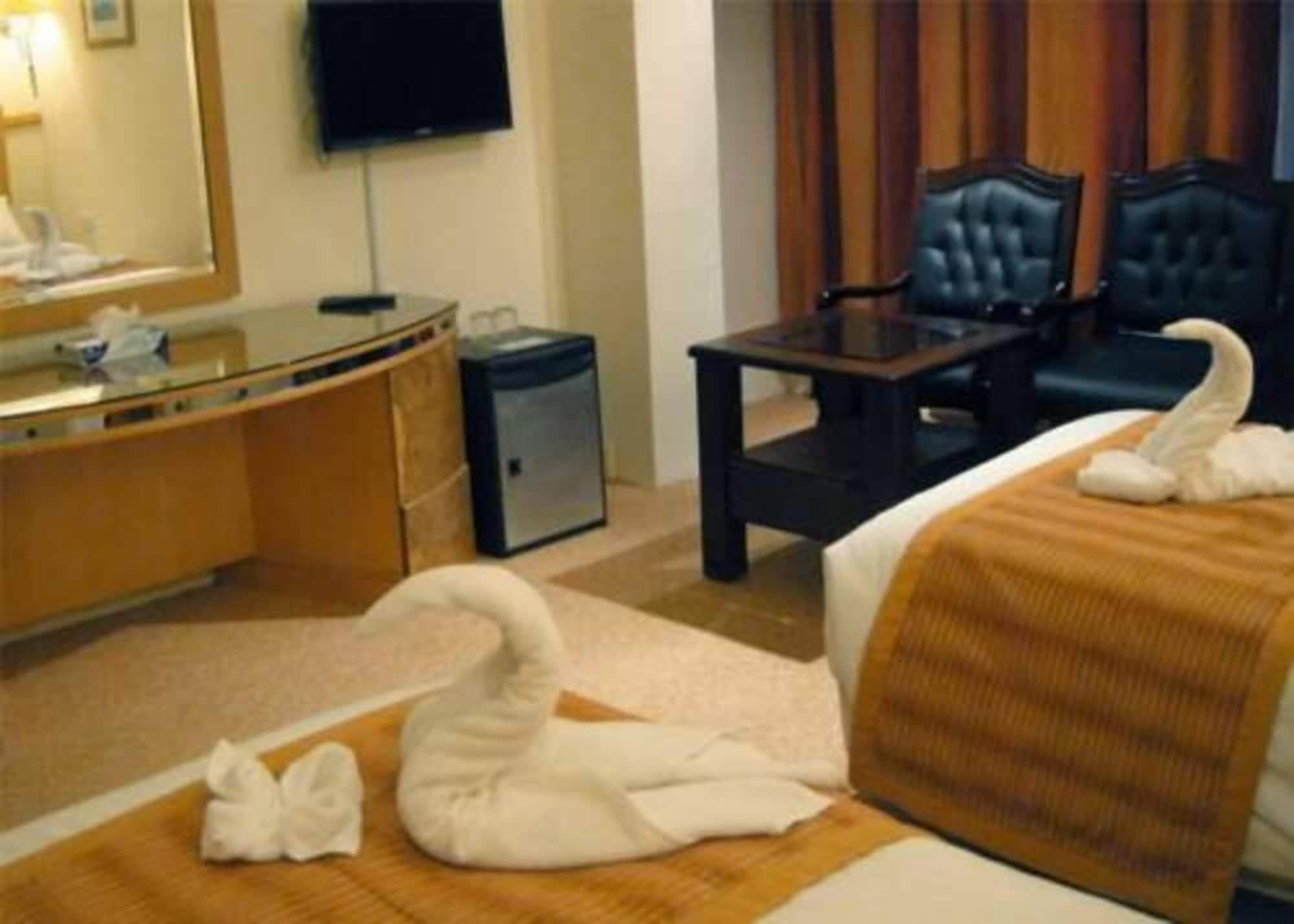 Renad Hotel Аман Екстериор снимка