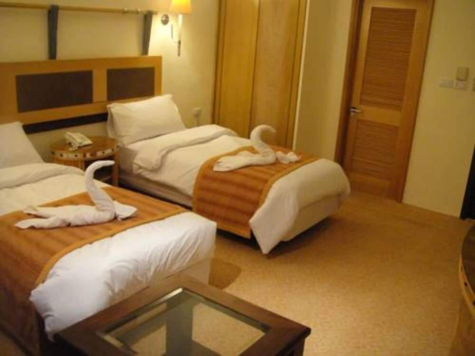 Renad Hotel Аман Екстериор снимка