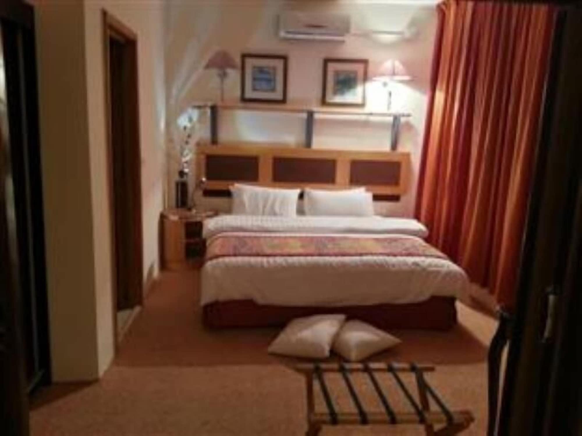 Renad Hotel Аман Екстериор снимка