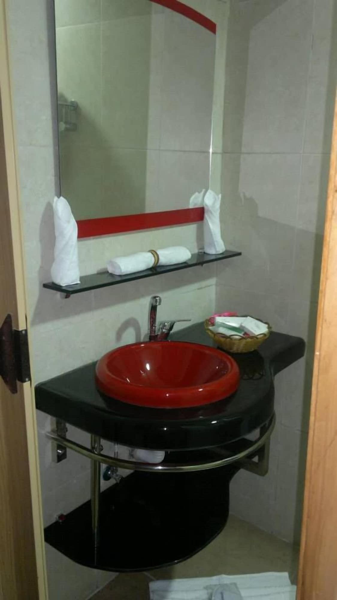 Renad Hotel Аман Екстериор снимка