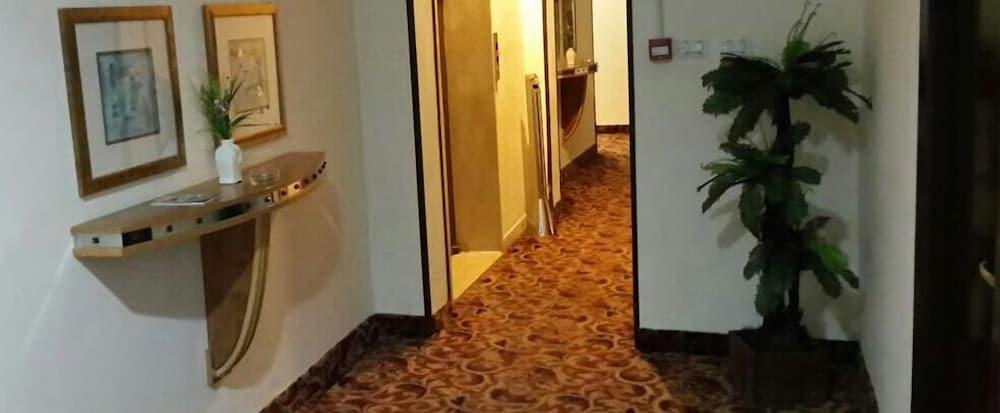 Renad Hotel Аман Екстериор снимка