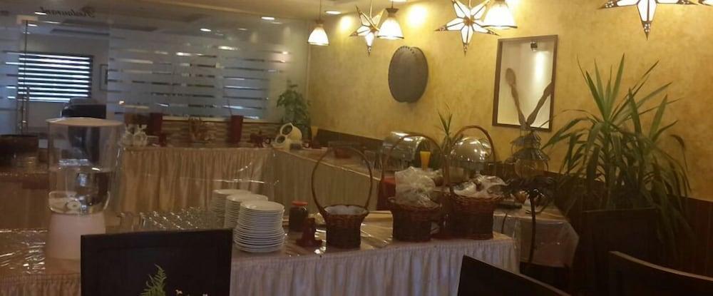 Renad Hotel Аман Екстериор снимка