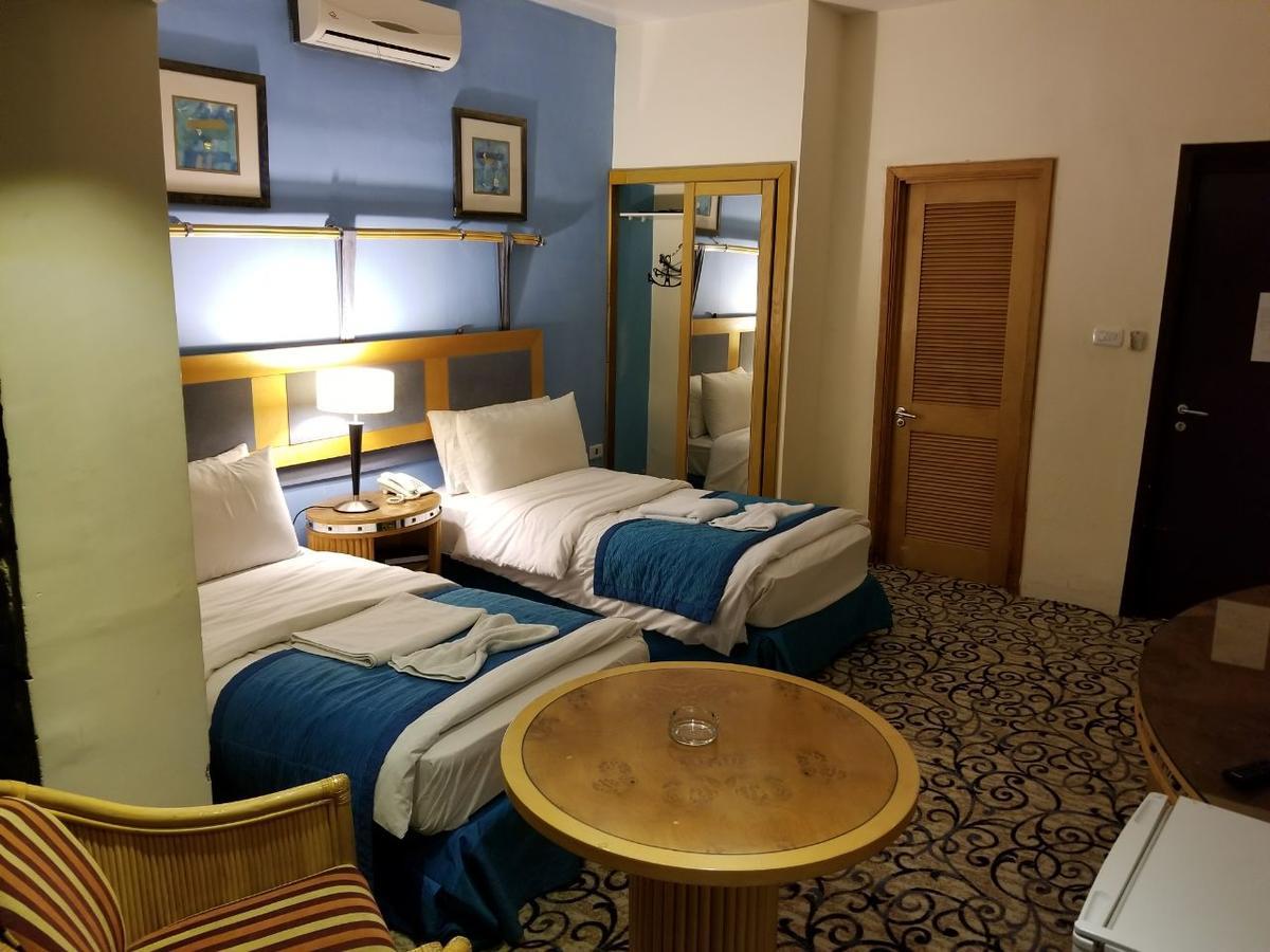 Renad Hotel Аман Екстериор снимка
