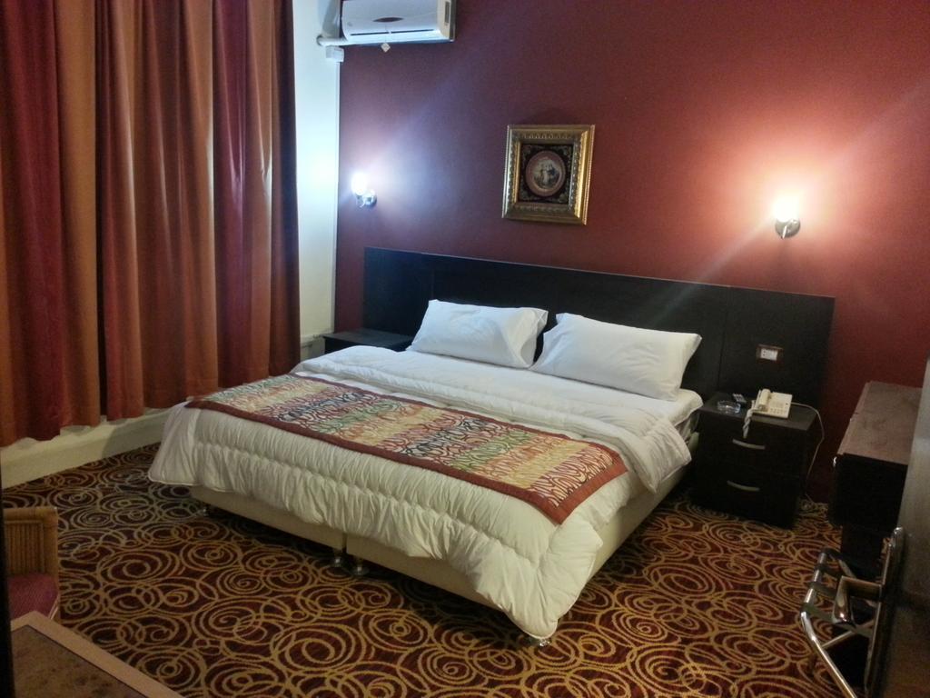 Renad Hotel Аман Екстериор снимка